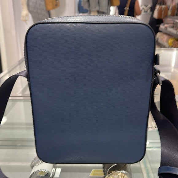 Michael Kors Cooper Flight Crossbody Bag
Navy 
NWT - Picture 7 of 16